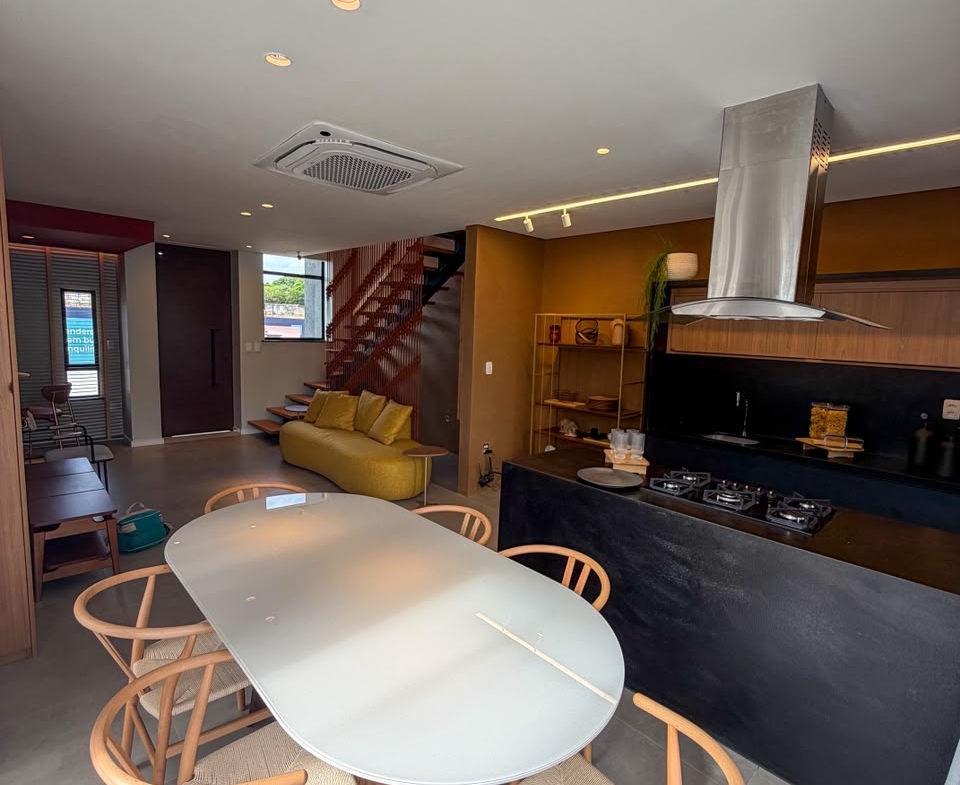 DUPLEX EM CONDOMÍNIO