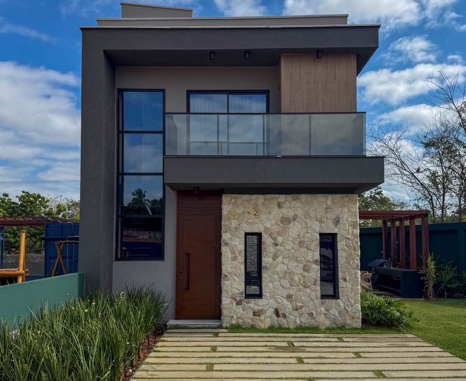 DUPLEX EM CONDOMÍNIO