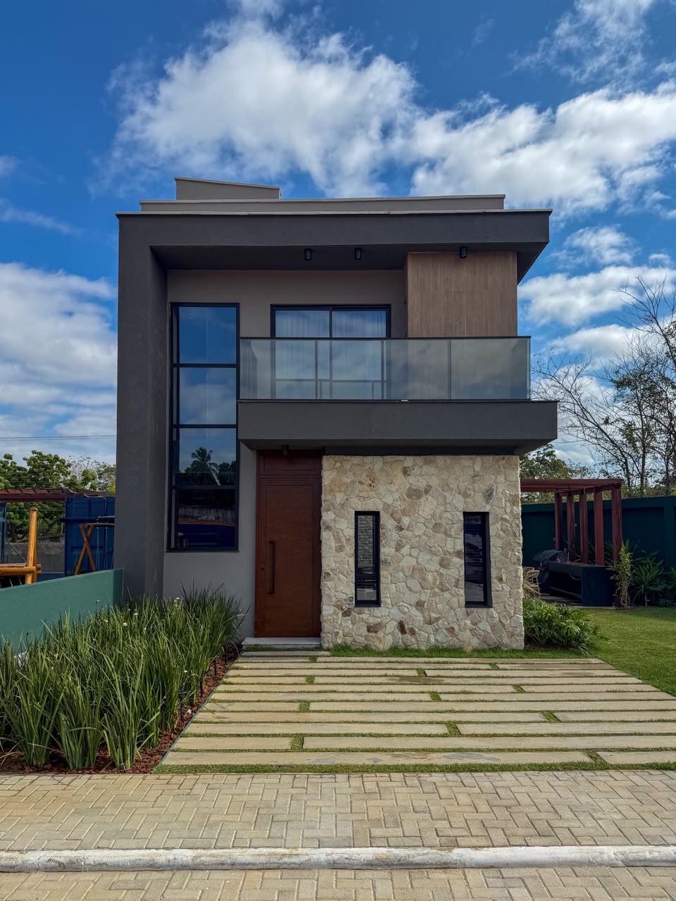 DUPLEX EM CONDOMÍNIO