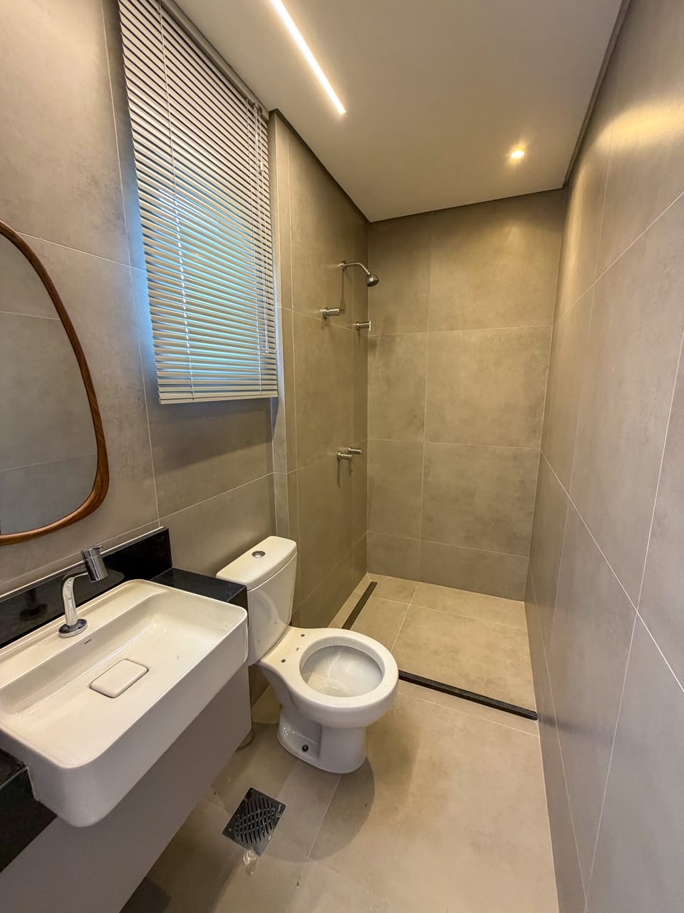 DUPLEX EM CONDOMÍNIO