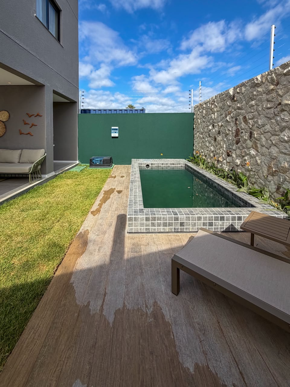 DUPLEX EM CONDOMÍNIO