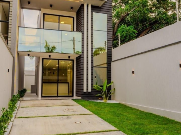 DUPLEX EM RUA PRIVATIVA