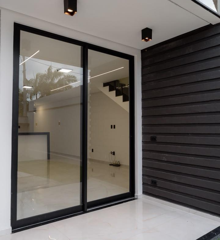 DUPLEX EM RUA PRIVATIVA