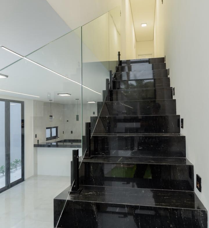 DUPLEX EM RUA PRIVATIVA