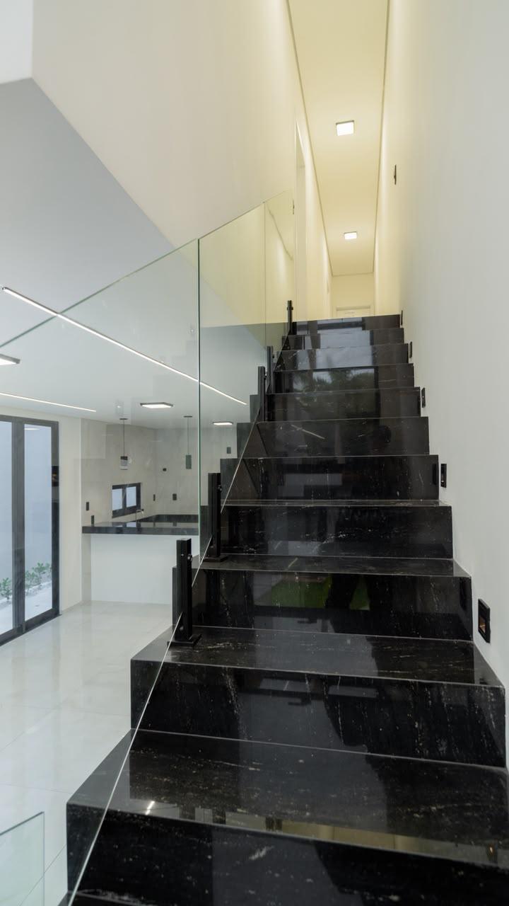 DUPLEX EM RUA PRIVATIVA
