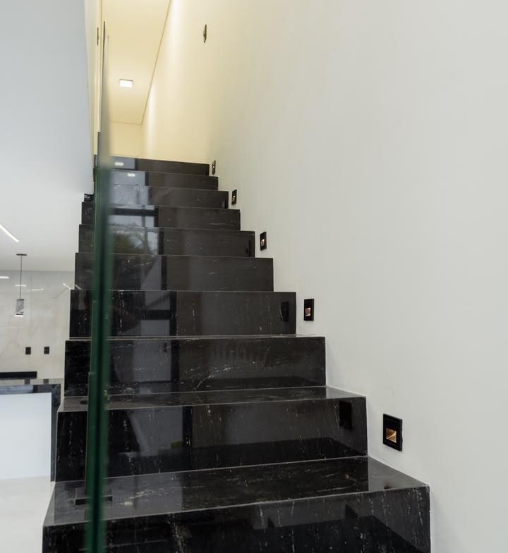 DUPLEX EM RUA PRIVATIVA