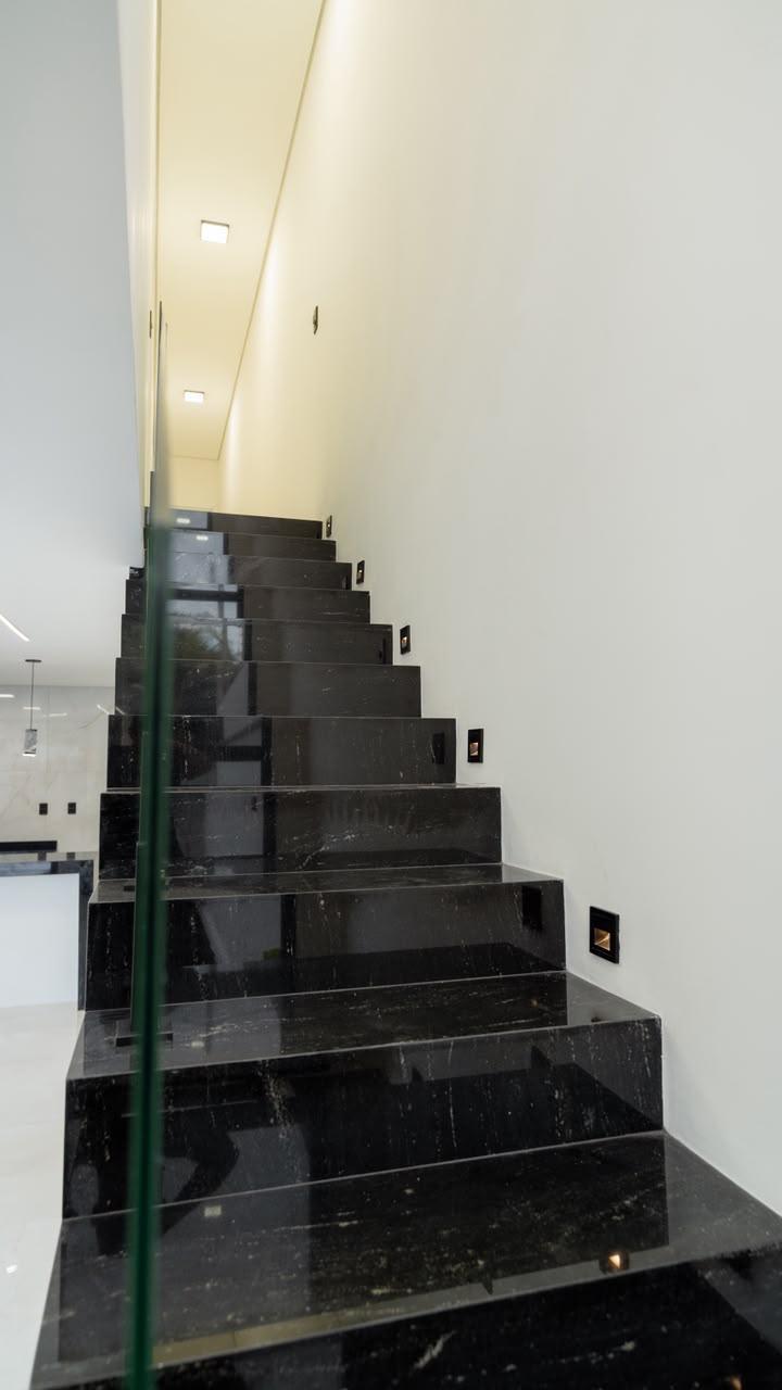 DUPLEX EM RUA PRIVATIVA