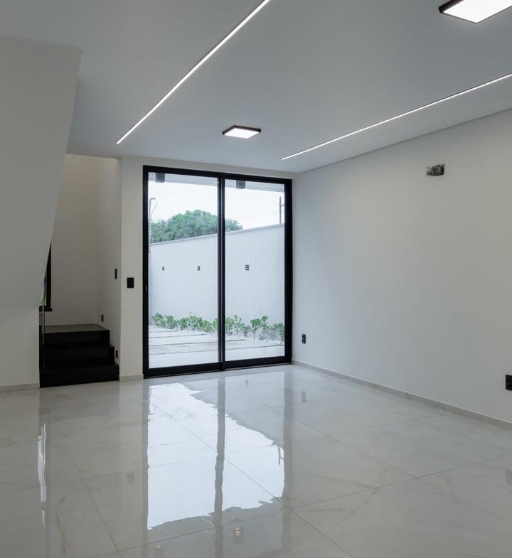 DUPLEX EM RUA PRIVATIVA