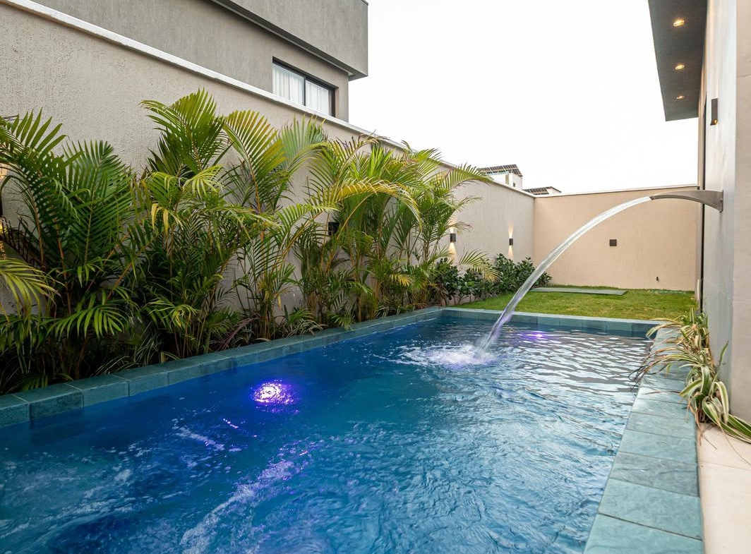 CASA PLANA DE ALTO PADRÃO • PORTEIRA FECHADA – CIDADE ALPHA | TERRAS ALPHAVILLE 
