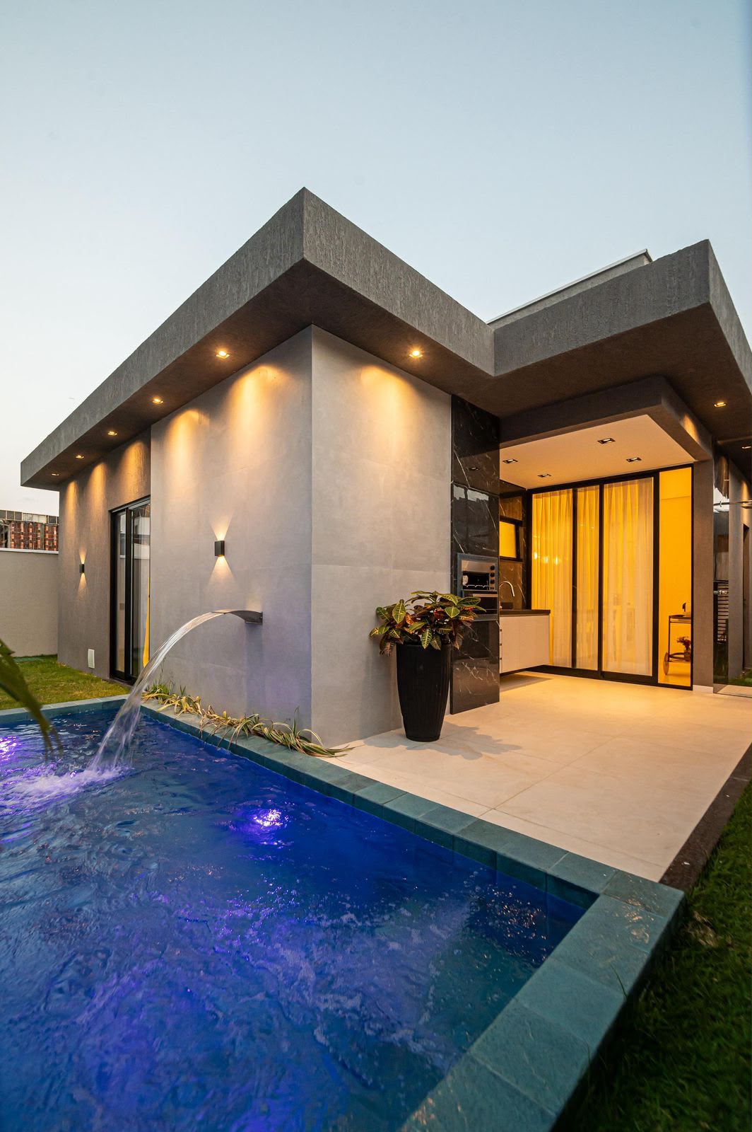 CASA PLANA DE ALTO PADRÃO • PORTEIRA FECHADA – CIDADE ALPHA | TERRAS ALPHAVILLE 