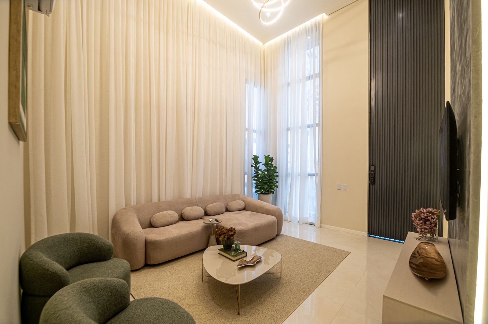 CASA PLANA DE ALTO PADRÃO • PORTEIRA FECHADA – CIDADE ALPHA | TERRAS ALPHAVILLE 