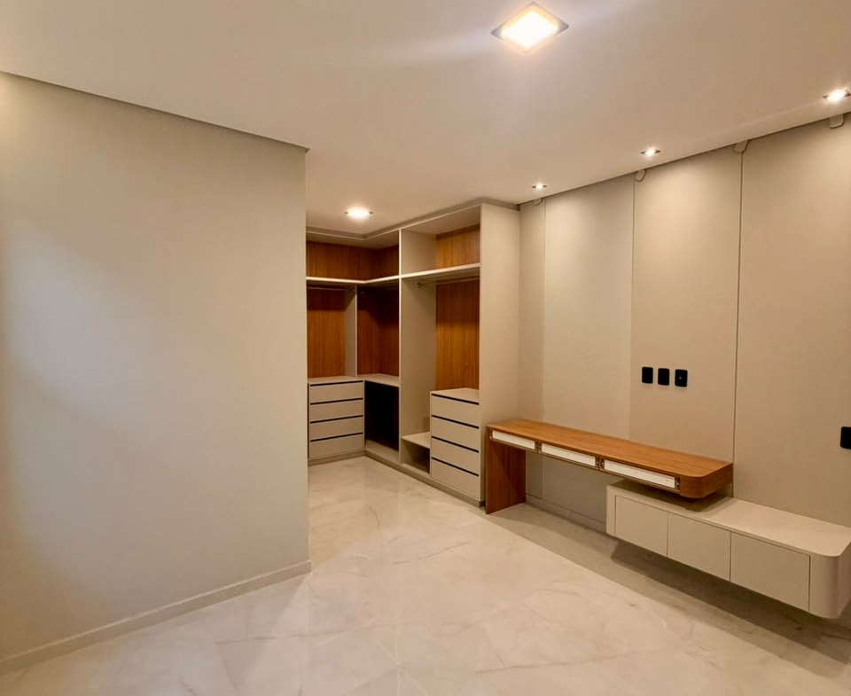 Casa de Alto Padrão com Piscina — Residencial Alphaville Terras, Cidade Alpha