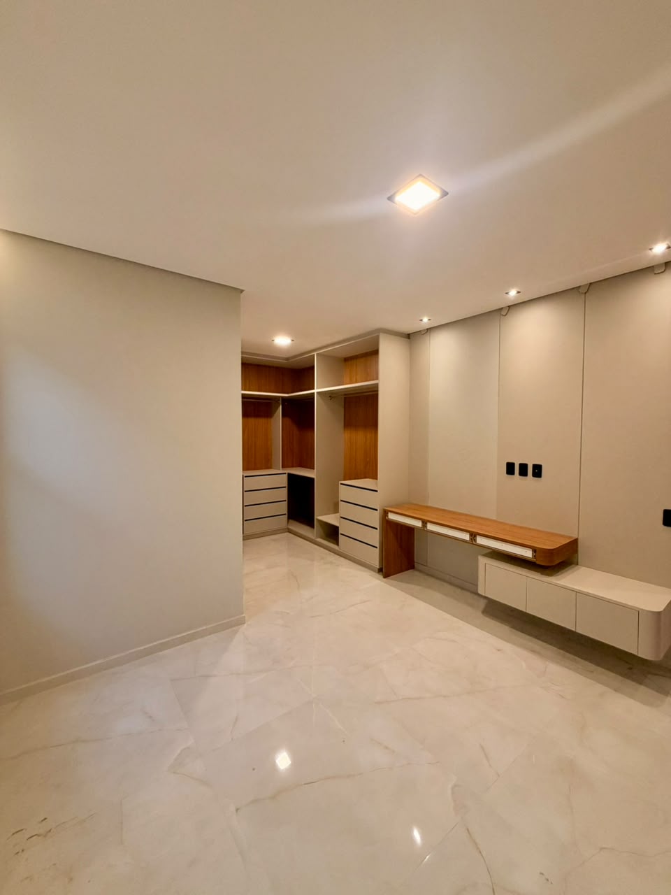 Casa de Alto Padrão com Piscina — Residencial Alphaville Terras, Cidade Alpha