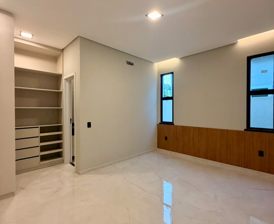 Casa de Alto Padrão com Piscina — Residencial Alphaville Terras, Cidade Alpha