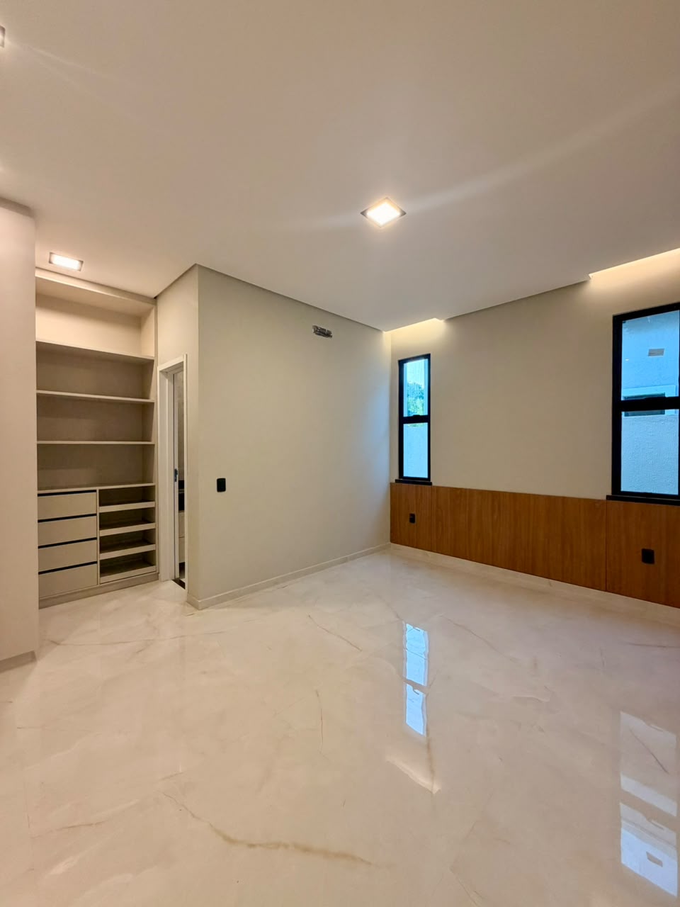 Casa de Alto Padrão com Piscina — Residencial Alphaville Terras, Cidade Alpha
