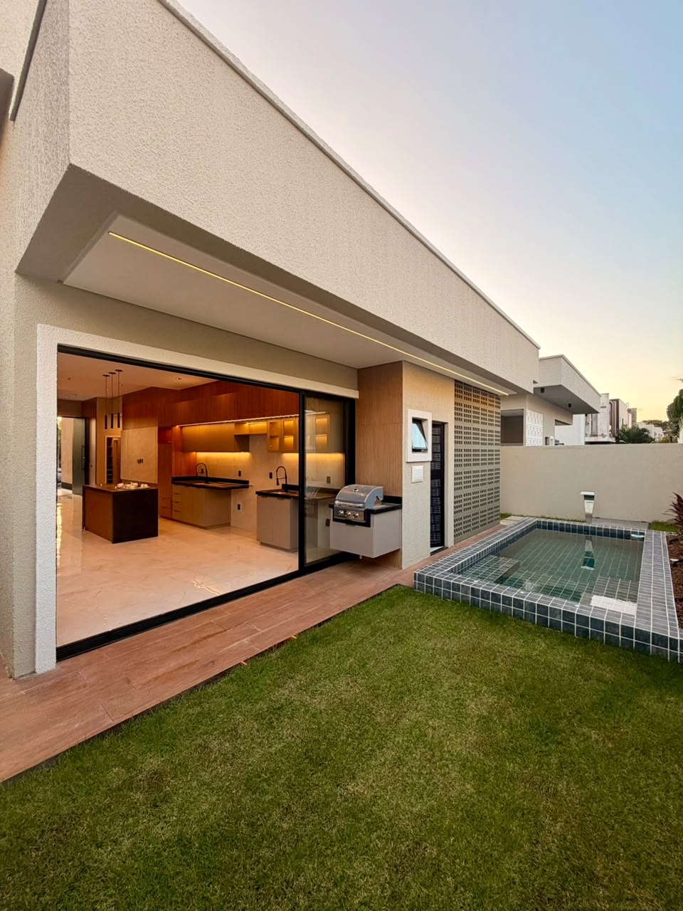 Casa de Alto Padrão com Piscina — Residencial Alphaville Terras, Cidade Alpha