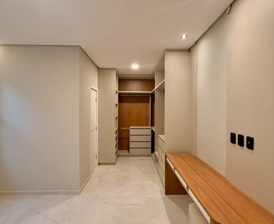 Casa de Alto Padrão com Piscina — Residencial Alphaville Terras, Cidade Alpha