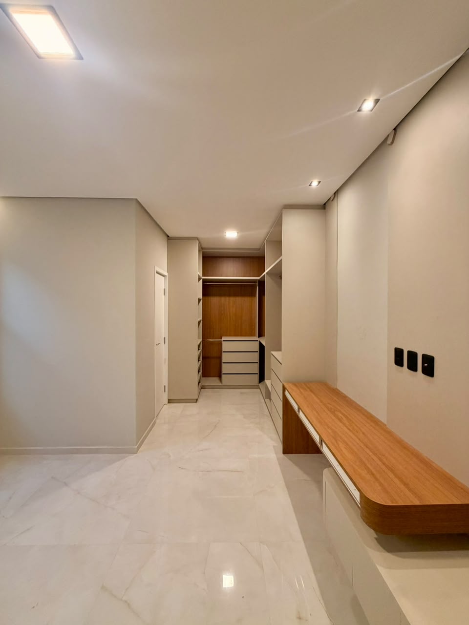 Casa de Alto Padrão com Piscina — Residencial Alphaville Terras, Cidade Alpha
