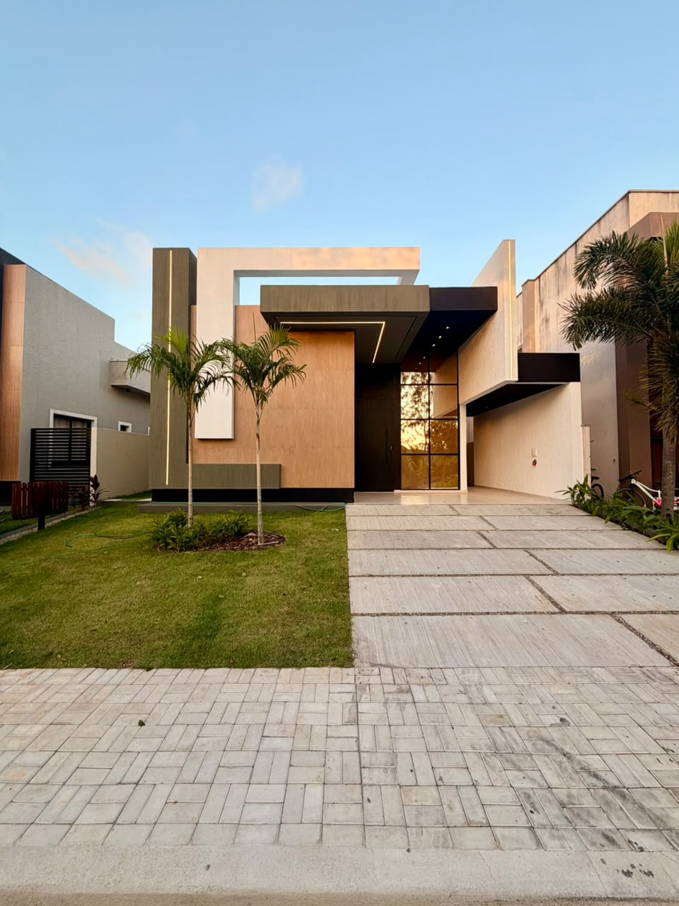 Casa de Alto Padrão com Piscina — Residencial Alphaville Terras, Cidade Alpha