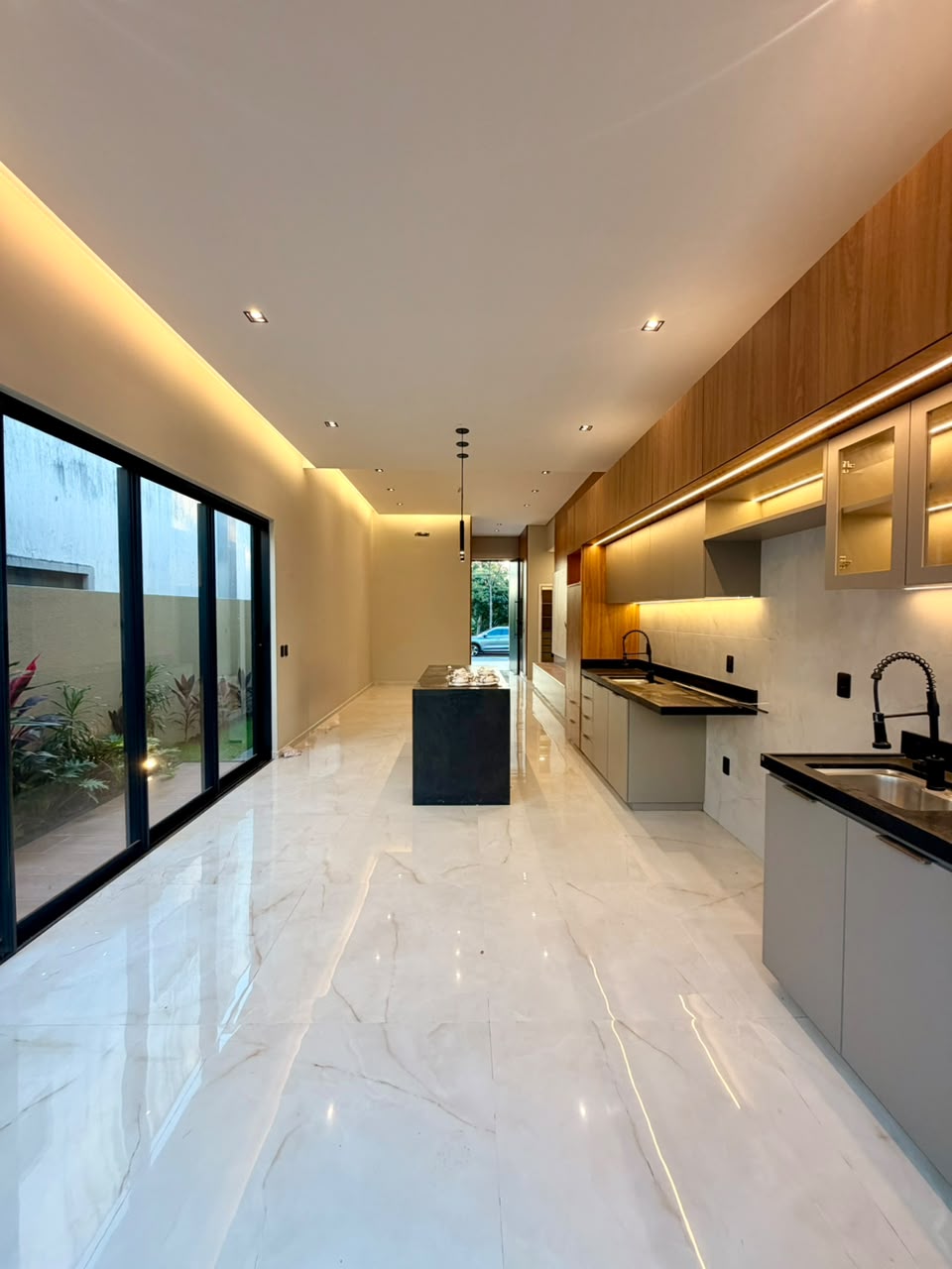 Casa de Alto Padrão com Piscina — Residencial Alphaville Terras, Cidade Alpha