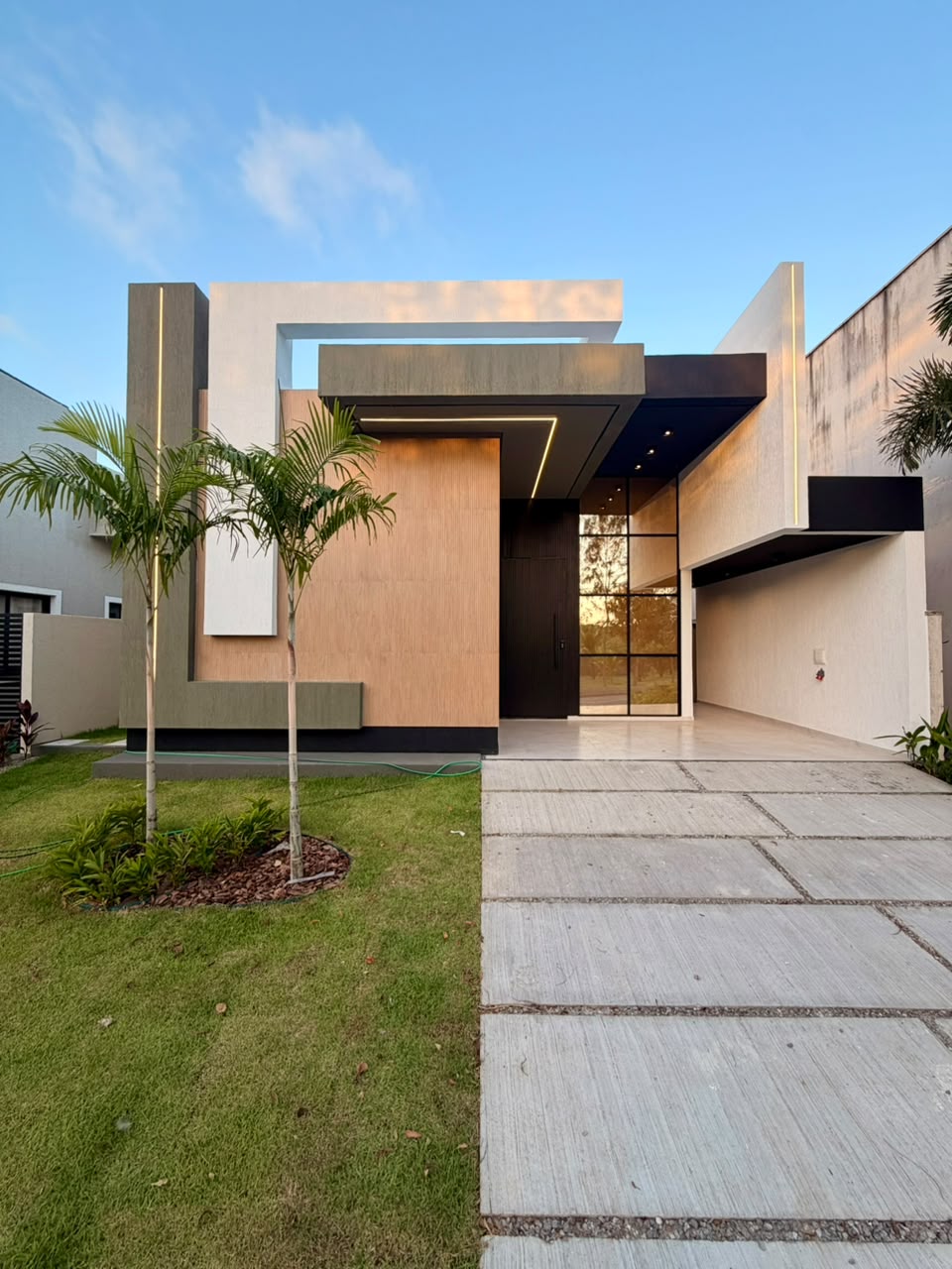 Casa de Alto Padrão com Piscina — Residencial Alphaville Terras, Cidade Alpha