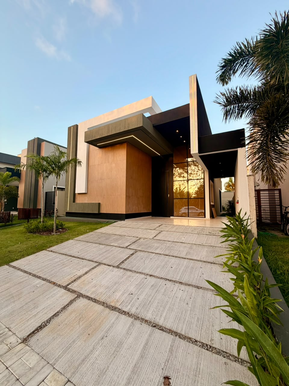 Casa de Alto Padrão com Piscina — Residencial Alphaville Terras, Cidade Alpha