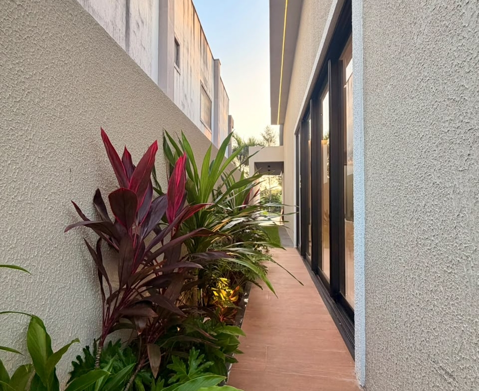 Casa de Alto Padrão com Piscina — Residencial Alphaville Terras, Cidade Alpha