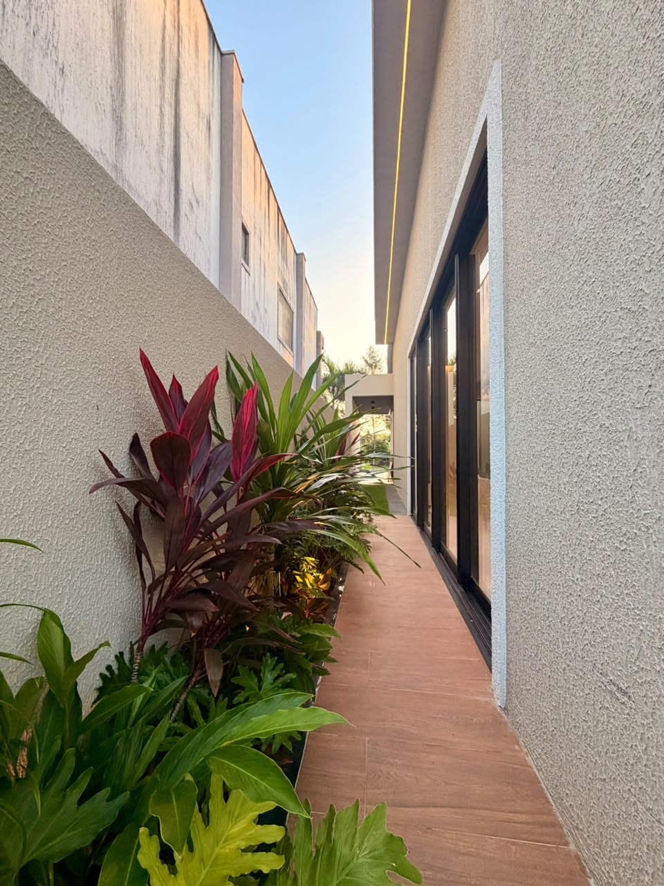 Casa de Alto Padrão com Piscina — Residencial Alphaville Terras, Cidade Alpha