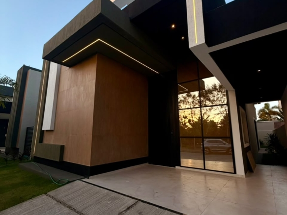 Casa de Alto Padrão com Piscina — Residencial Alphaville Terras, Cidade Alpha