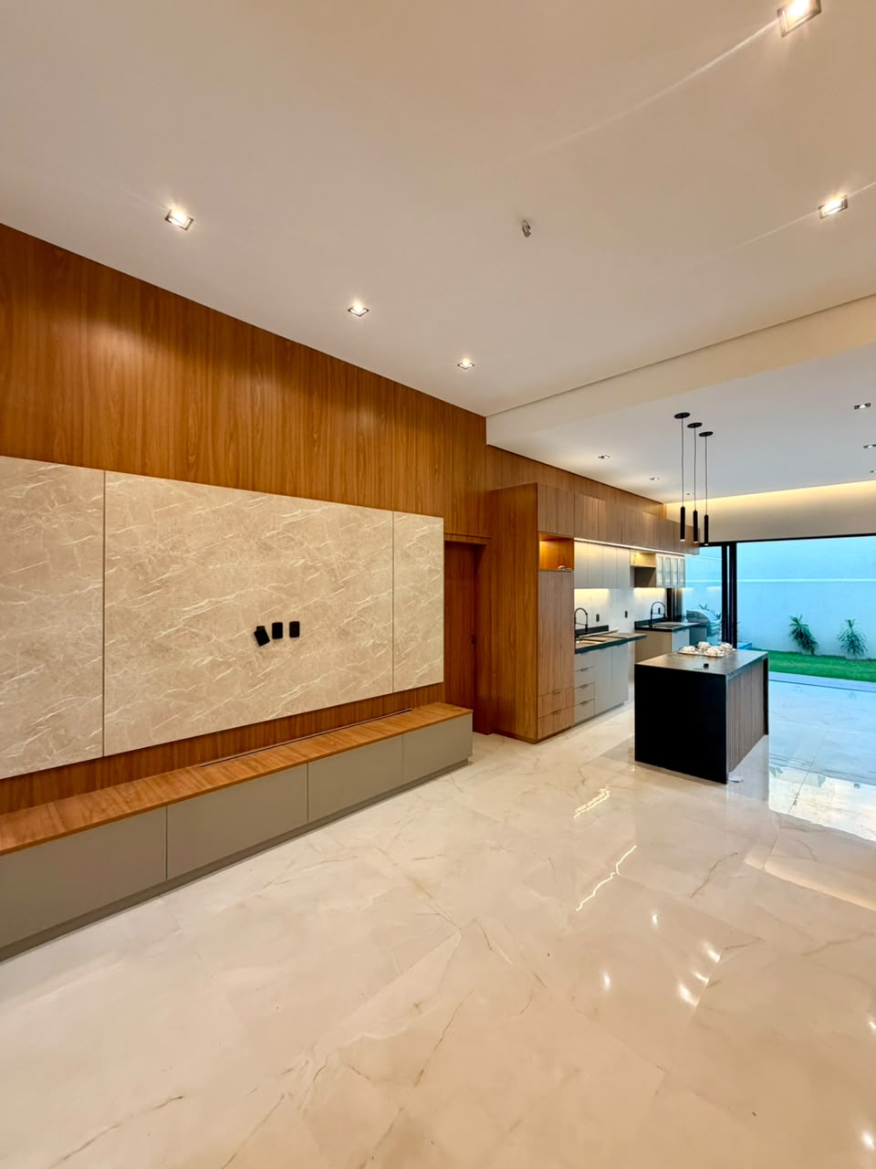 Casa de Alto Padrão com Piscina — Residencial Alphaville Terras, Cidade Alpha
