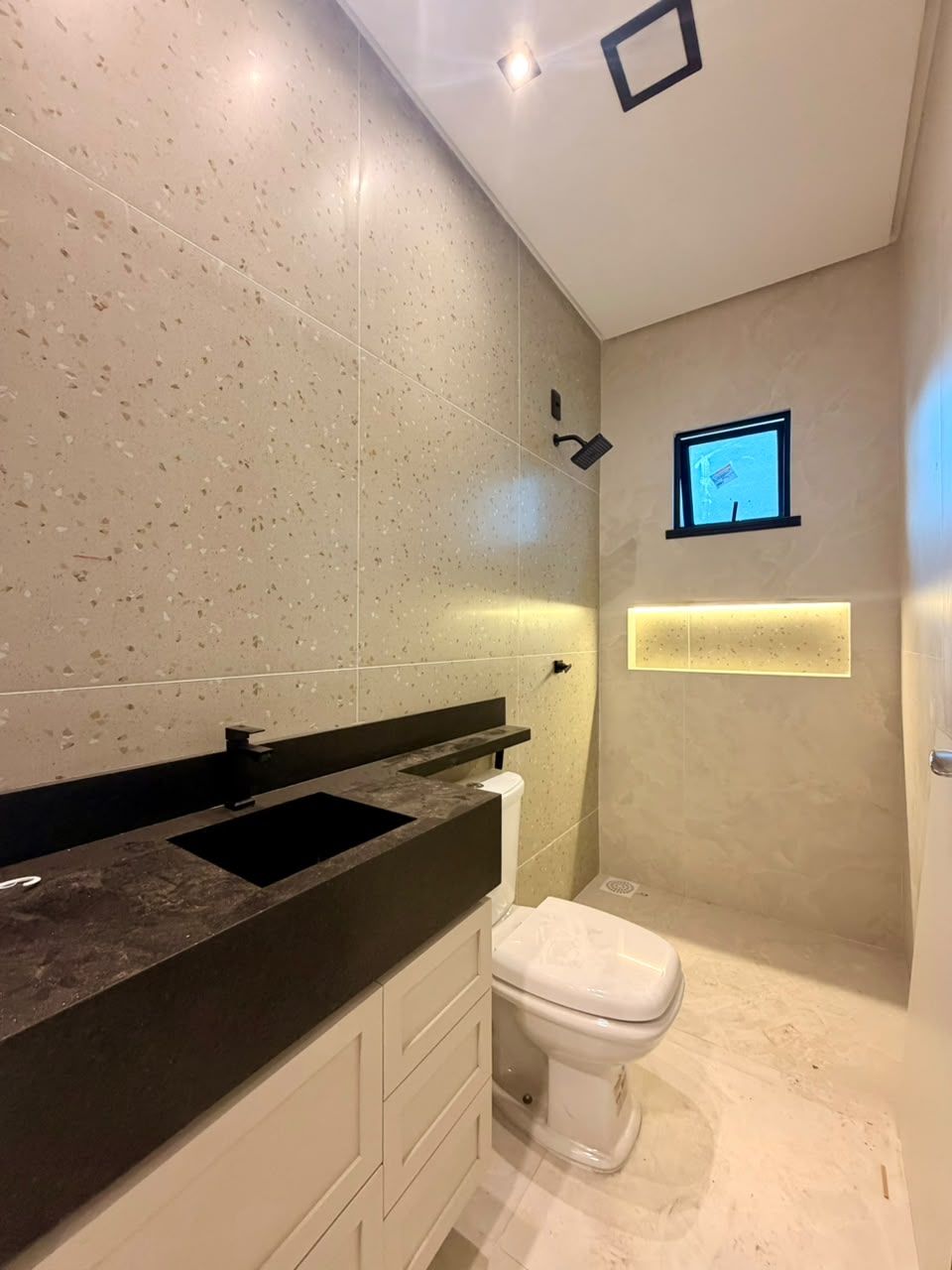 Casa de Alto Padrão com Piscina — Residencial Alphaville Terras, Cidade Alpha