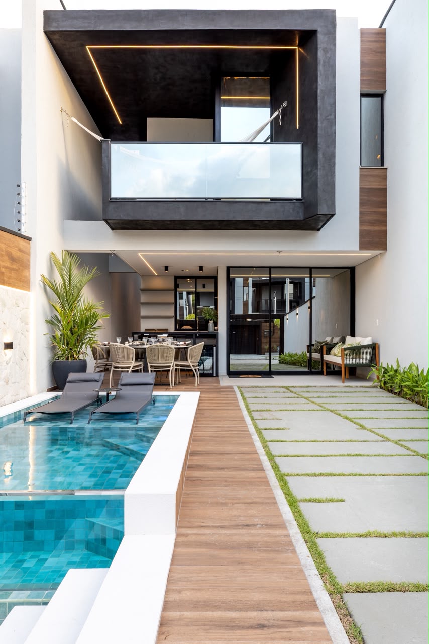 Rua Privativa – Duplex alto padrão – Eusébio.